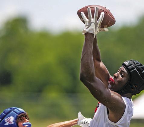 SOMERVILLE’S KEITH CRAWFORD makes a catch during pool play in the State 7-on-7 Tournament on Thursday at Veterans Park. Photo courtesy of Meredith Seaver, The Eagle